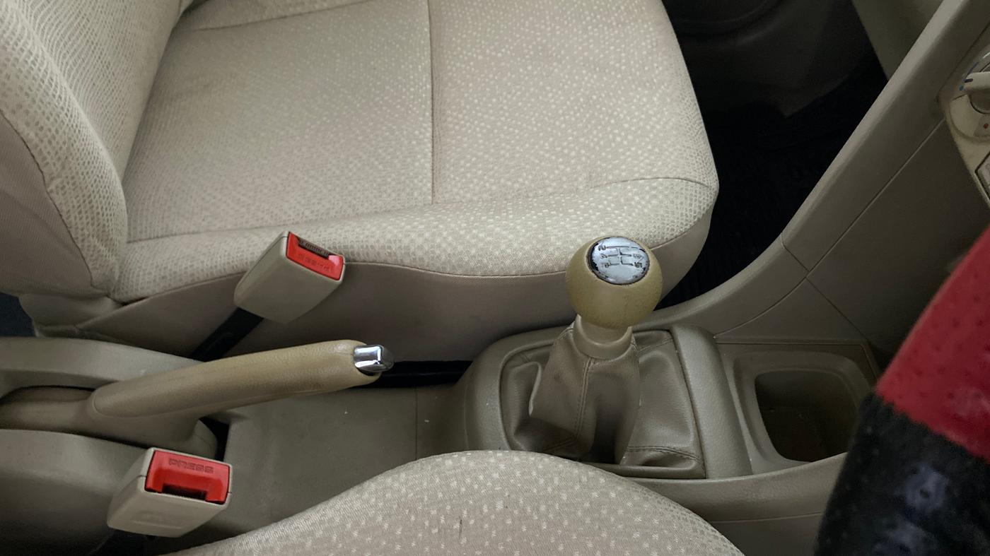 2013 Maruti Swift Dzire VXI, Petrol, Manual, 29,627 km, Gear Lever