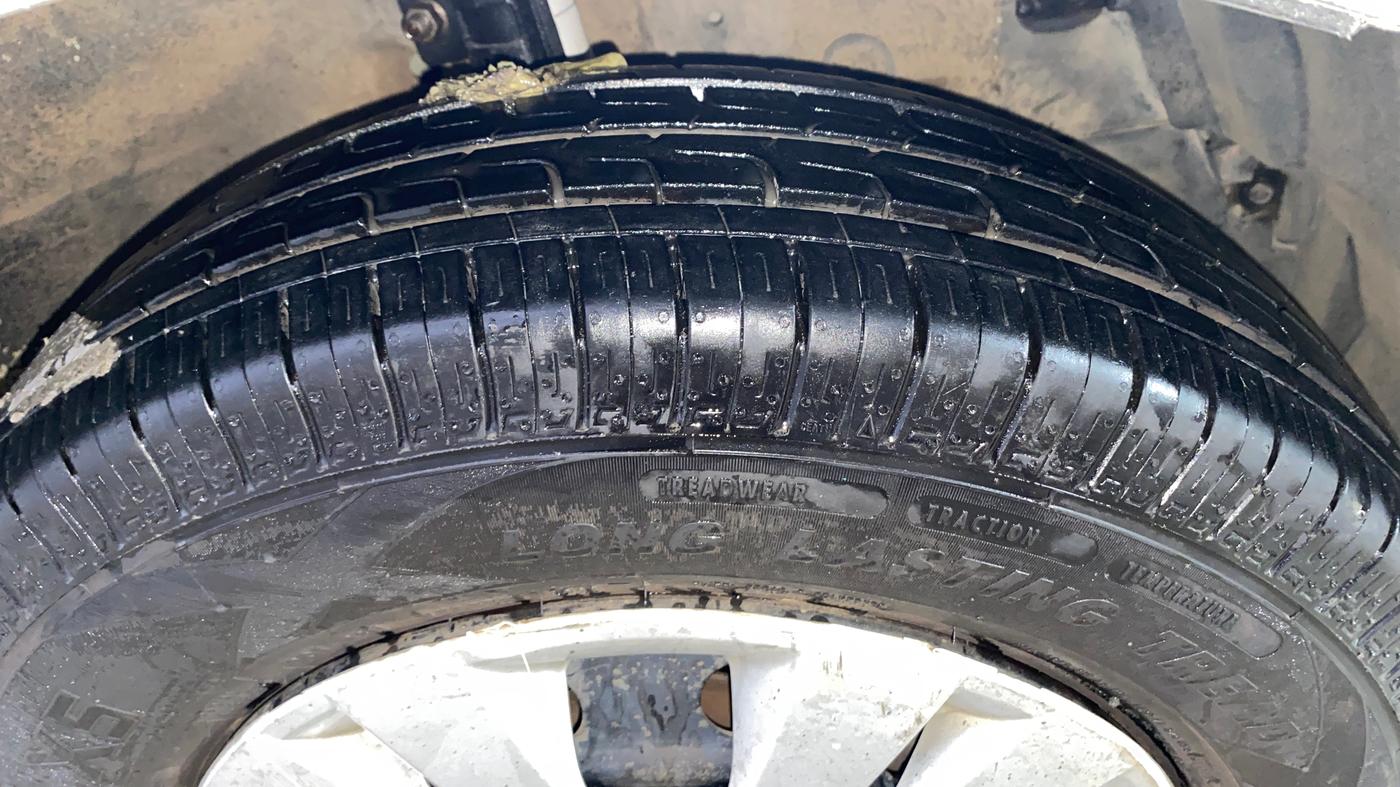 2013 Maruti Swift Dzire VXI, Petrol, Manual, 29,627 km, Right Front Tyre Tread