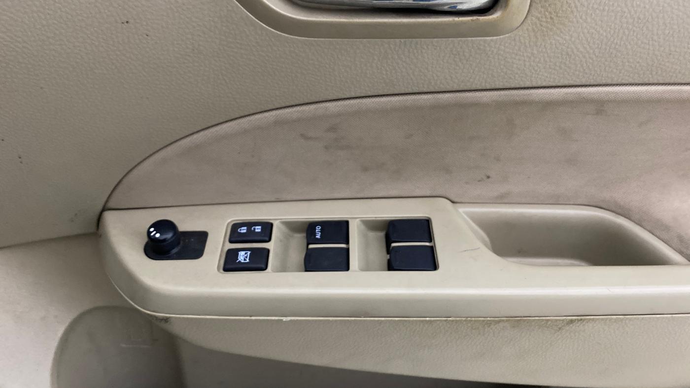 2013 Maruti Swift Dzire VXI, Petrol, Manual, 29,627 km, Driver Side Door Panels Control