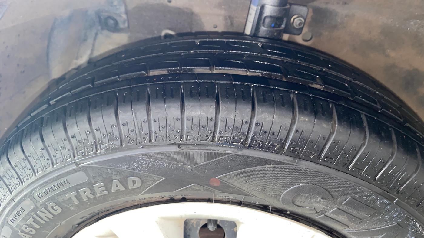 2013 Maruti Swift Dzire VXI, Petrol, Manual, 29,627 km, Left Front Tyre Tread