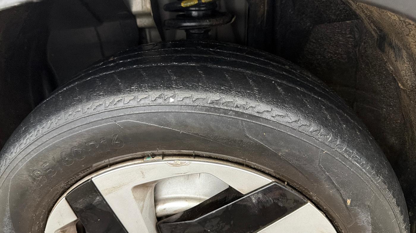 2022 Nissan MAGNITE XE, Petrol, Manual, 54,847 km, Left Front Tyre Tread