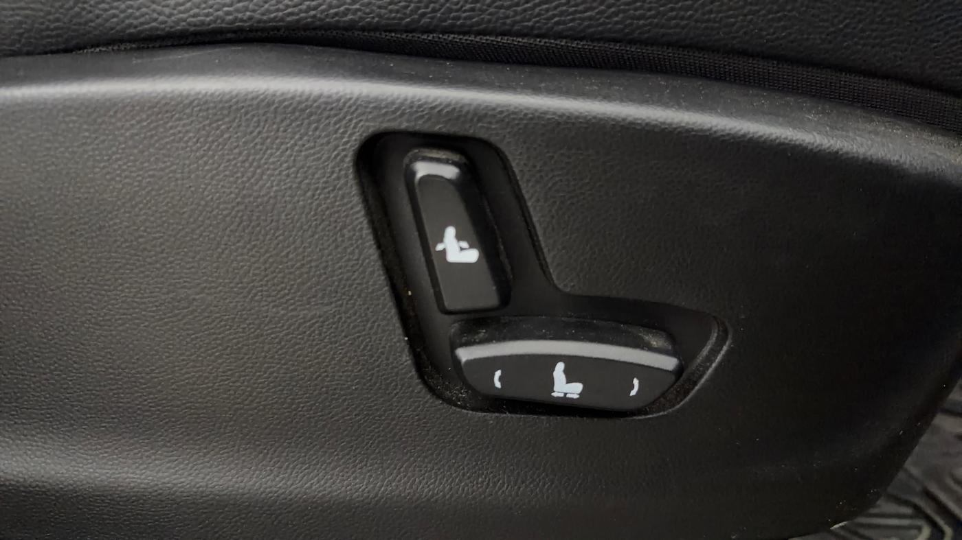 2024 MG HECTOR PLUS SAVVY PRO 1.5 TURBO CVT 7 STR, Petrol, Automatic, 67,560 km, Driver Side Adjustment Panel