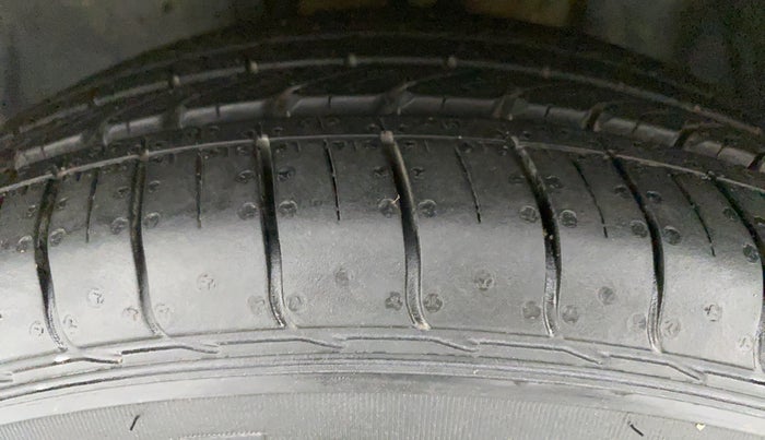 2020 Tata ALTROZ XZ 1.2, Petrol, Manual, 32,195 km, Left Front Tyre Tread