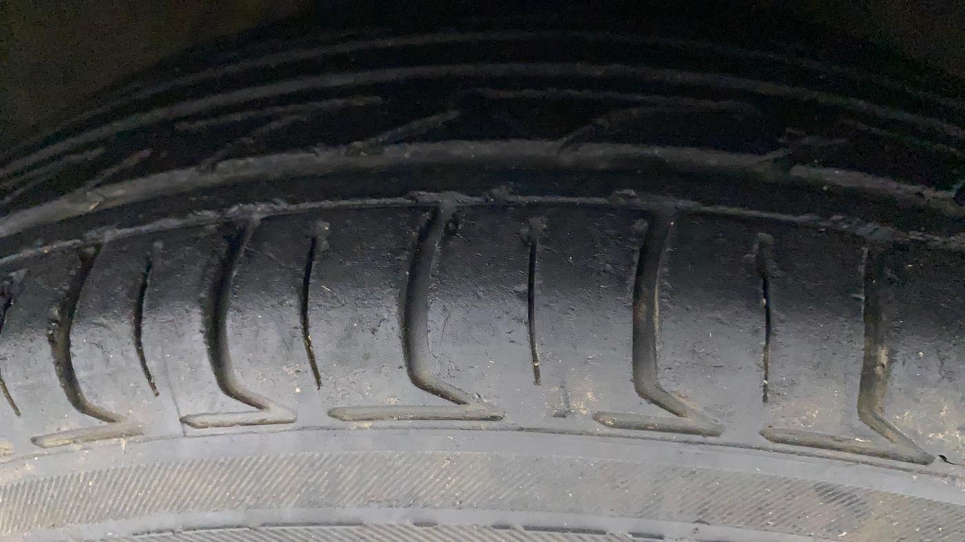 2013 Hyundai i10 MAGNA 1.2, Petrol, Manual, 72,958 km, Right Front Tyre Tread