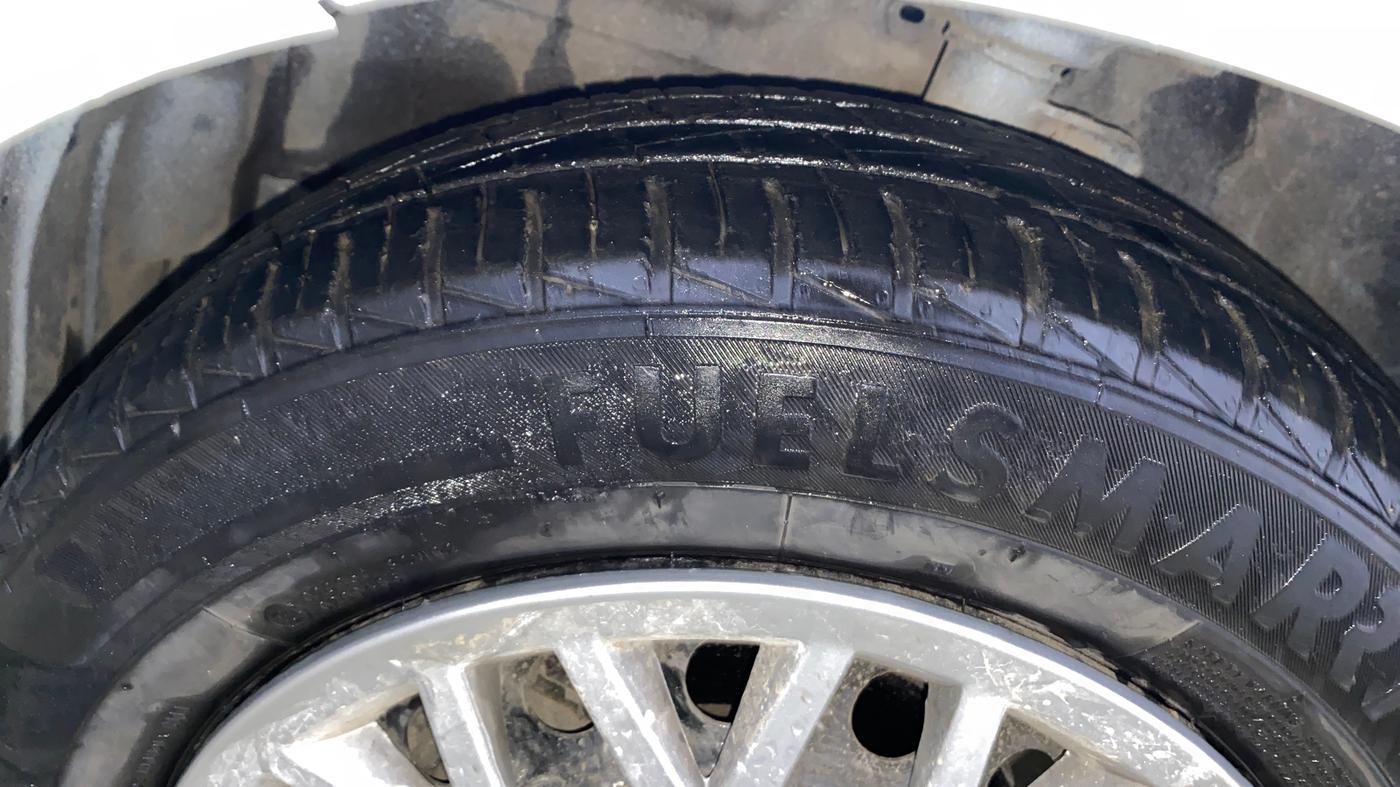 2014 Maruti Celerio VXI CNG, CNG, Manual, 64,940 km, Left Front Tyre Tread