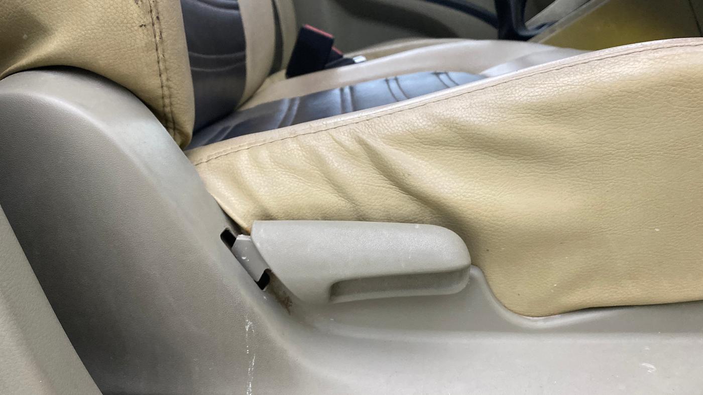 2014 Maruti Celerio VXI CNG, CNG, Manual, 64,940 km, Driver Side Adjustment Panel