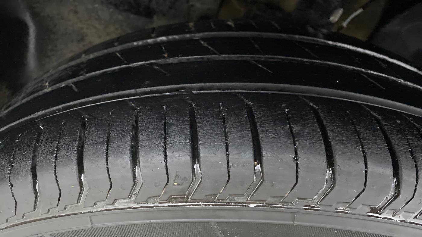 2021 Tata PUNCH ADVENTURE MT, Petrol, Manual, 29,427 km, Left Front Tyre Tread