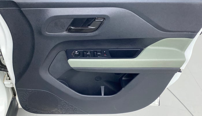 2021 Tata PUNCH ADVENTURE MT, Petrol, Manual, 29,427 km, Driver Side Door Panels Control