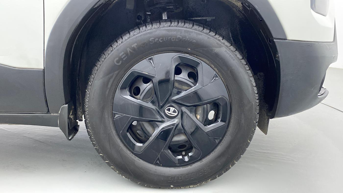 2021 Tata PUNCH ADVENTURE MT, Petrol, Manual, 29,427 km, Right Front Wheel