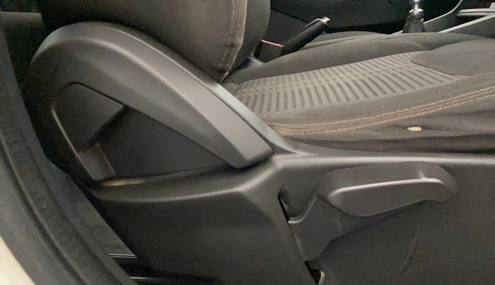 2021 Ford FREESTYLE TITANIUM 1.5 DIESEL, Diesel, Manual, 1,11,529 km, Driver Side Adjustment Panel