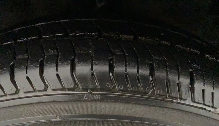 2010 Hyundai i10 MAGNA 1.2, Petrol, Manual, 74,151 km, Right Front Tyre Tread