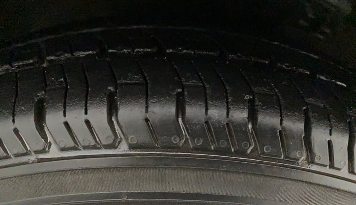 2010 Hyundai i10 MAGNA 1.2, Petrol, Manual, 74,151 km, Right Rear Tyre Tread