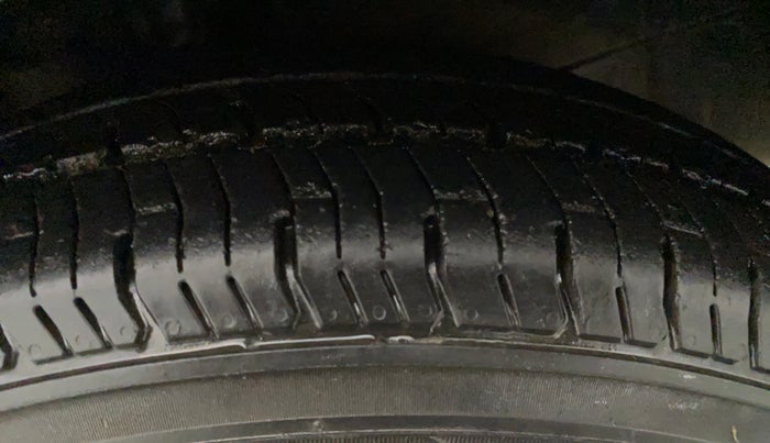 2010 Hyundai i10 MAGNA 1.2, Petrol, Manual, 74,151 km, Left Front Tyre Tread
