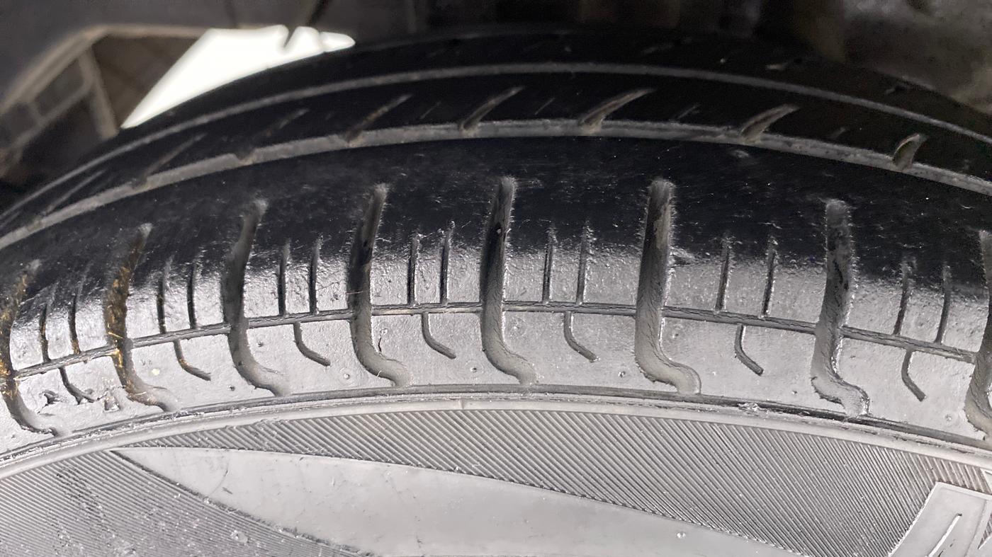 2016 Hyundai Eon ERA PLUS, Petrol, Manual, 21,195 km, Right Rear Tyre Tread