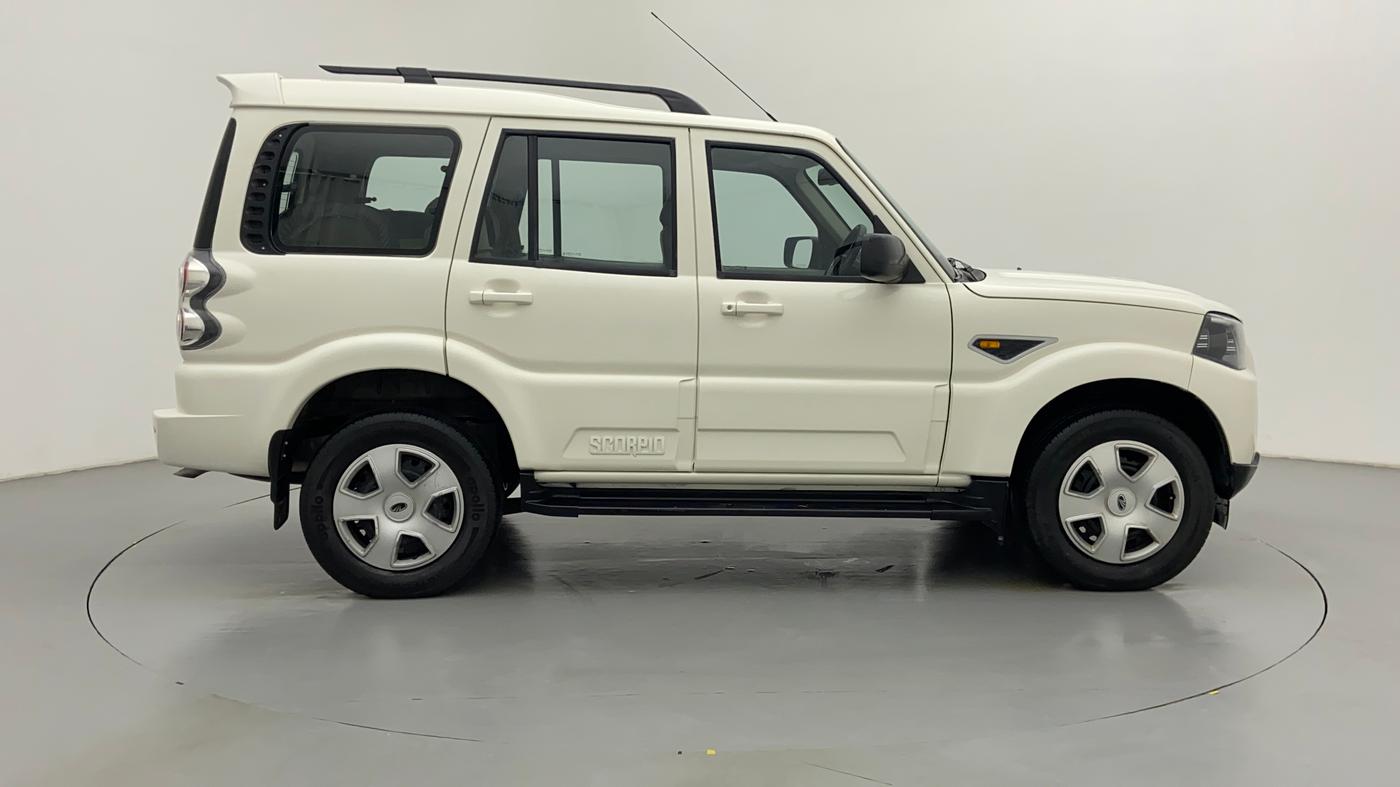 2017 Mahindra Scorpio S6 PLUS, Diesel, Manual, 42,408 km, Right Side View