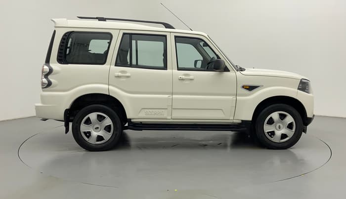 2017 Mahindra Scorpio S6 PLUS, Diesel, Manual, 42,408 km, Right Side View