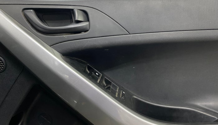 2022 Tata NEXON XM SUNROOF PETROL, CNG, Manual, 29,802 km, Driver Side Door Panels Control