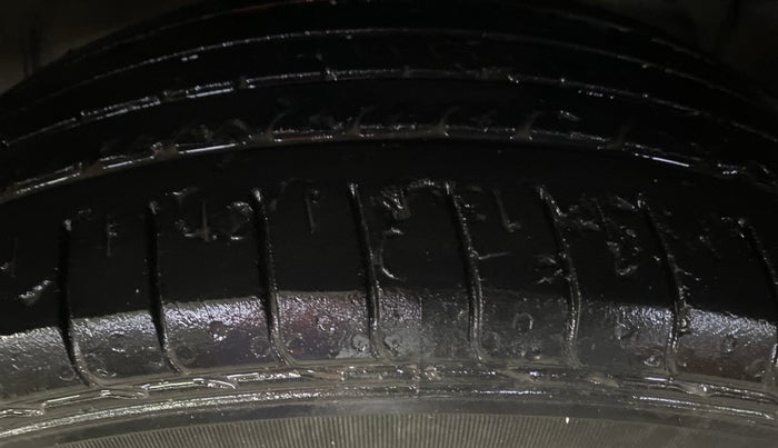 2022 Tata NEXON XM SUNROOF PETROL, CNG, Manual, 29,802 km, Left Front Tyre Tread