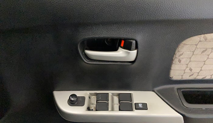 2015 Maruti Wagon R 1.0 VXI, Petrol, Manual, 1,15,130 km, Driver Side Door Panels Control