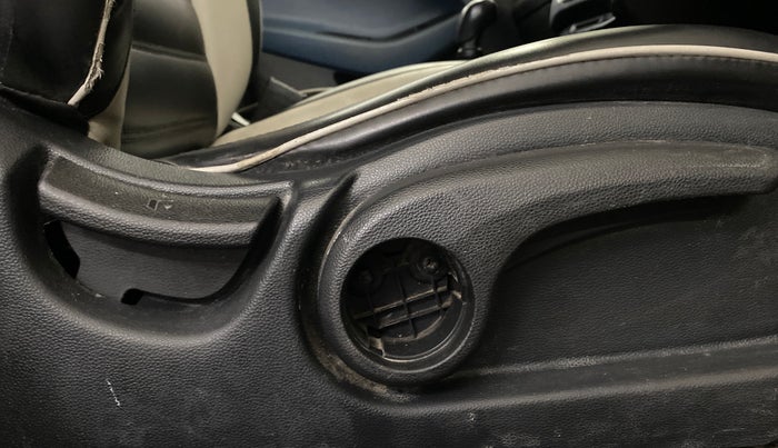 2015 Hyundai i20 Active 1.2 S, Petrol, Manual, 81,577 km, Driver Side Adjustment Panel