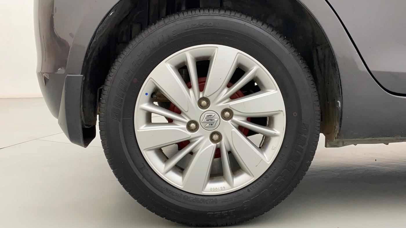 2017 Maruti Swift ZXI, Petrol, Manual, 51,421 km, Right Rear Wheel