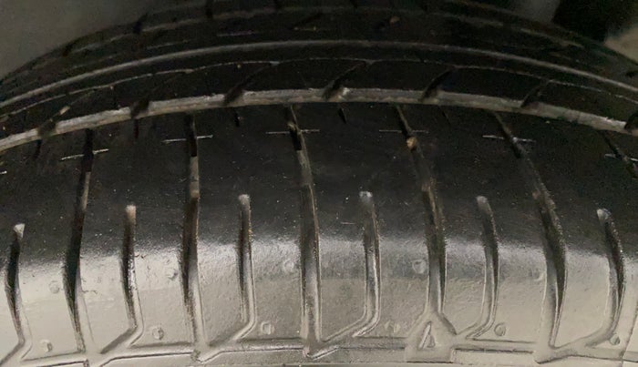 2017 Maruti Swift ZXI, Petrol, Manual, 51,421 km, Left Rear Tyre Tread