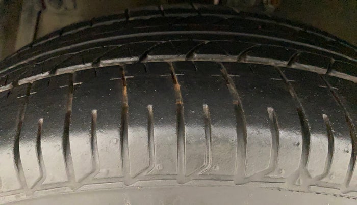 2017 Maruti Swift ZXI, Petrol, Manual, 51,421 km, Left Front Tyre Tread