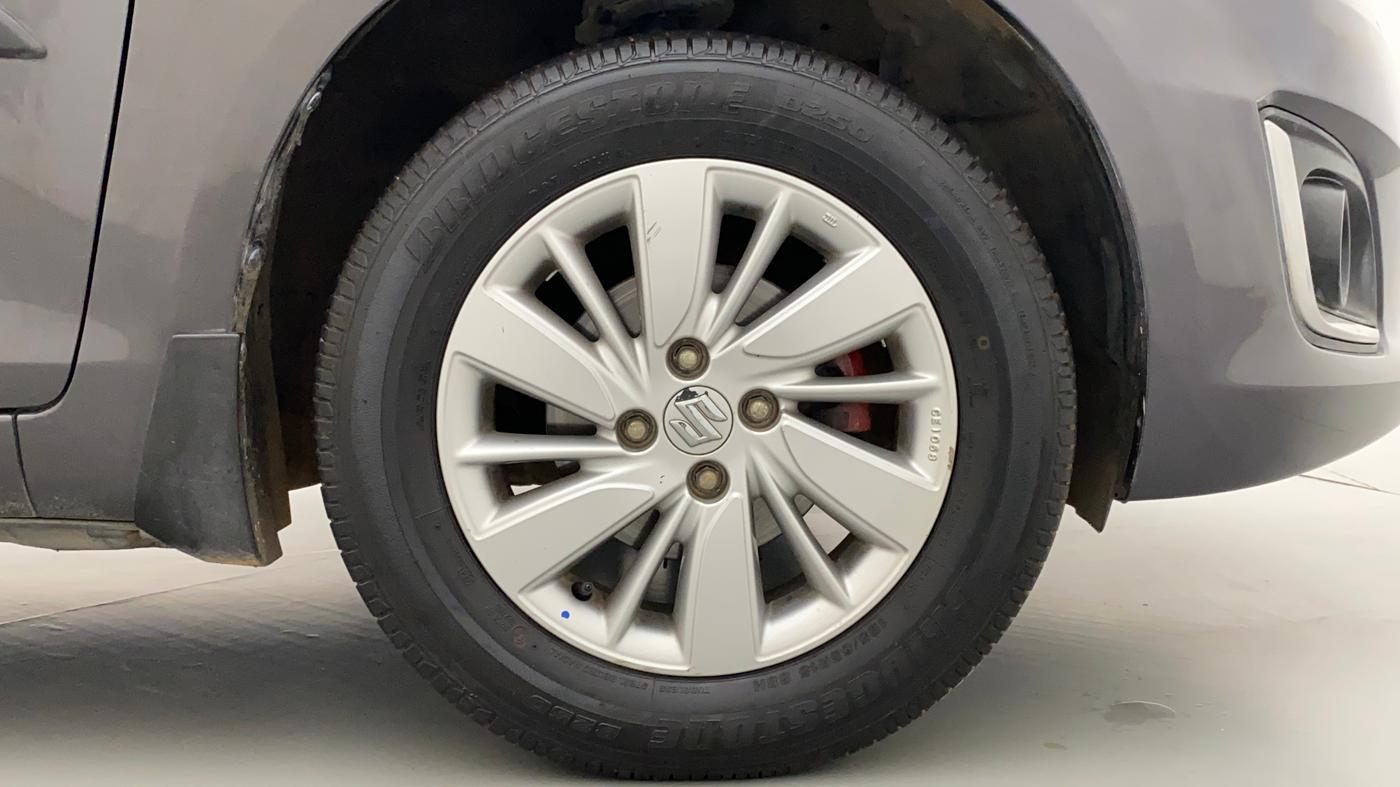 2017 Maruti Swift ZXI, Petrol, Manual, 51,421 km, Right Front Wheel