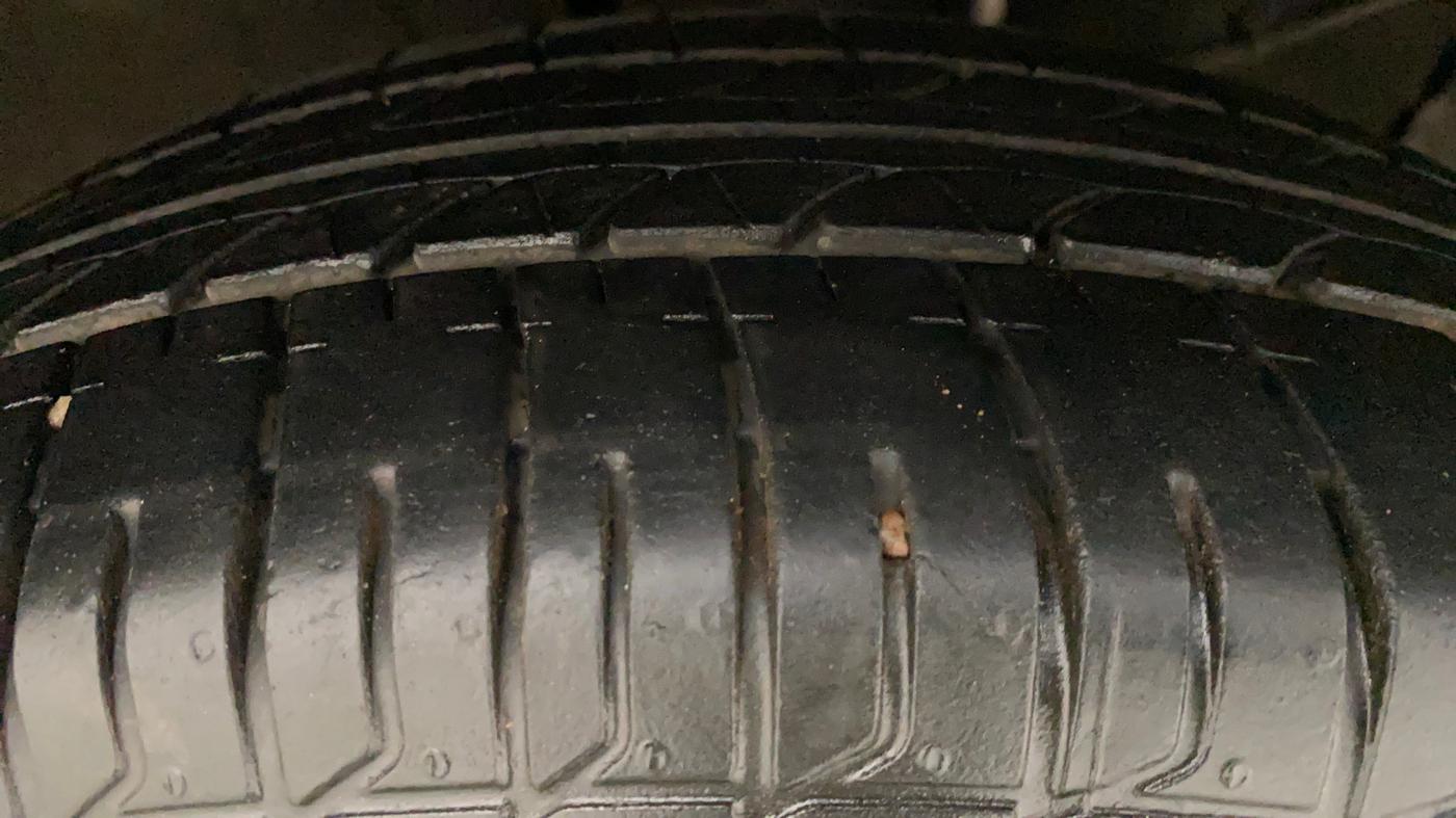 2017 Maruti Swift ZXI, Petrol, Manual, 51,421 km, Right Front Tyre Tread