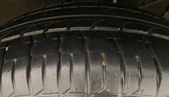 2017 Maruti Swift ZXI, Petrol, Manual, 51,421 km, Right Front Tyre Tread