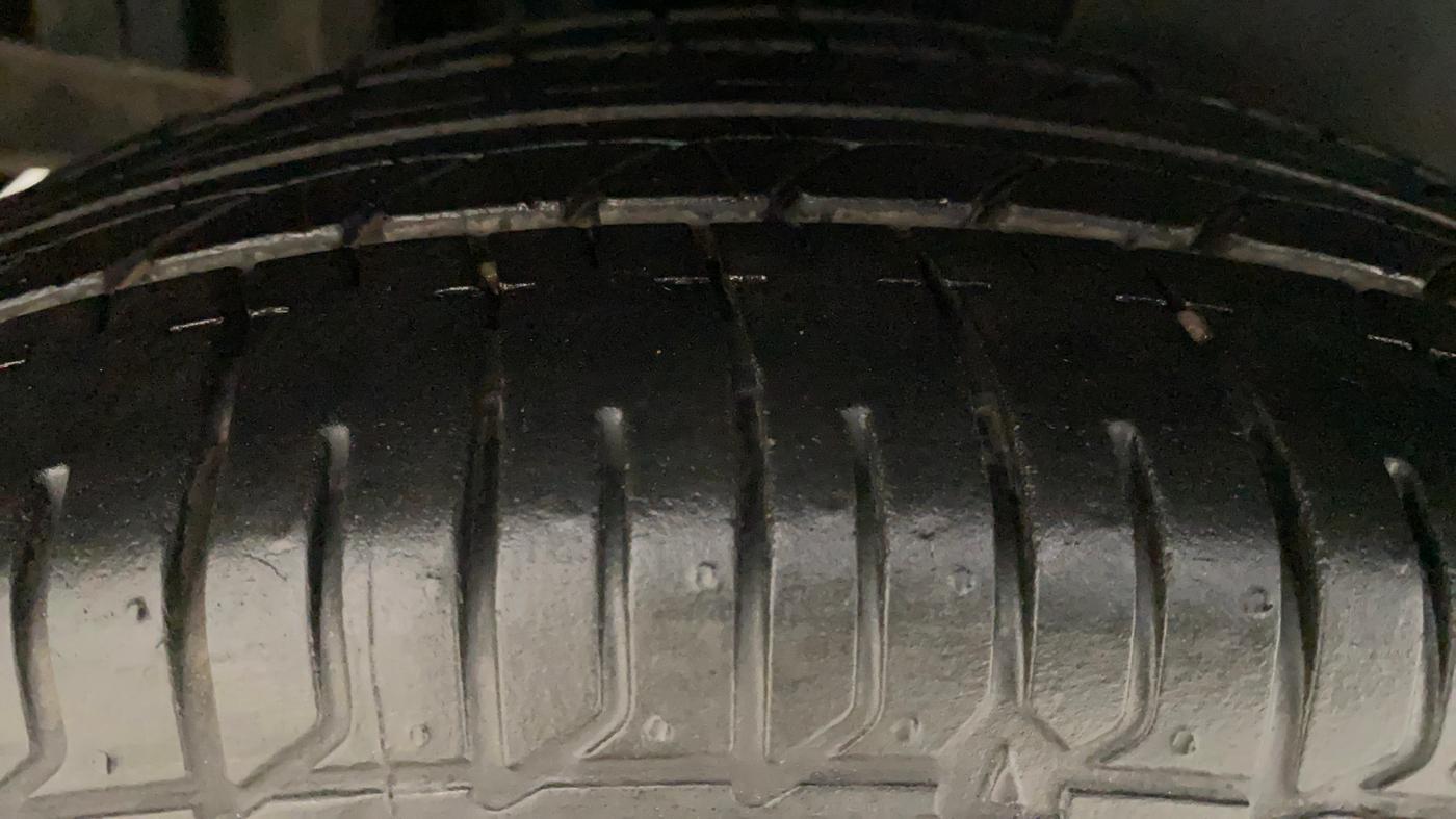 2017 Maruti Swift ZXI, Petrol, Manual, 51,421 km, Right Rear Tyre Tread