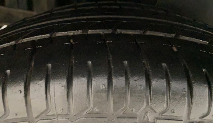 2017 Maruti Swift ZXI, Petrol, Manual, 51,421 km, Right Rear Tyre Tread