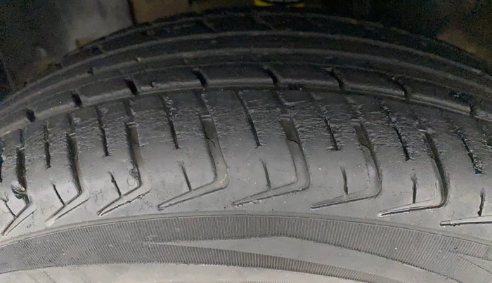 2016 Renault Kwid RXT 0.8, Petrol, Manual, 36,208 km, Left Front Tyre Tread
