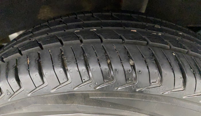 2016 Renault Kwid RXT 0.8, Petrol, Manual, 36,208 km, Left Rear Tyre Tread