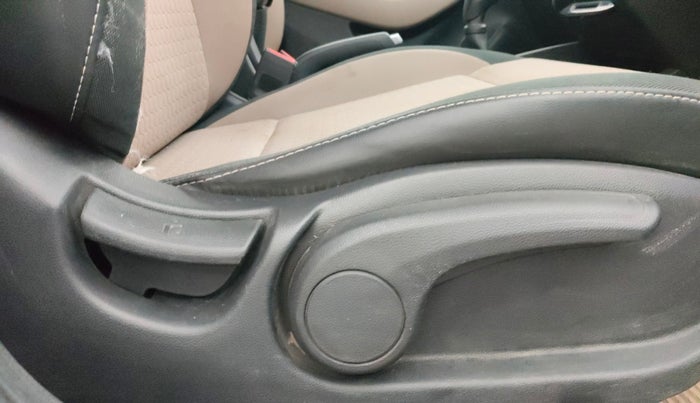 2016 Hyundai Elite i20 SPORTZ 1.2, Petrol, Manual, 44,861 km, Driver Side Adjustment Panel