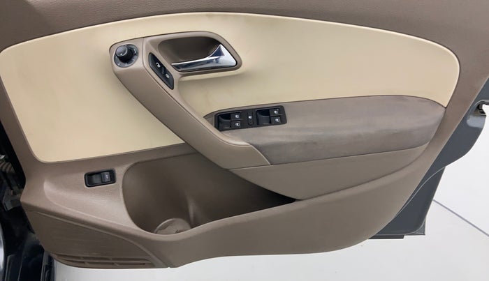 2016 Skoda Rapid 1.6 MPI STYLE PLUS AT, Petrol, Automatic, 1,25,533 km, Driver Side Door Panel Controls