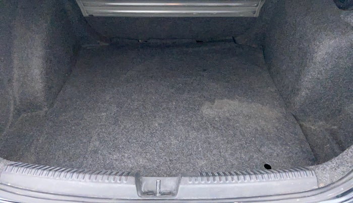 2016 Skoda Rapid 1.6 MPI STYLE PLUS AT, Petrol, Automatic, 1,25,533 km, Boot Inside View