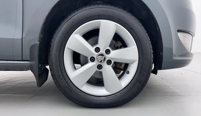 2016 Skoda Rapid 1.6 MPI STYLE PLUS AT, Petrol, Automatic, 1,25,533 km, Right Front Tyre