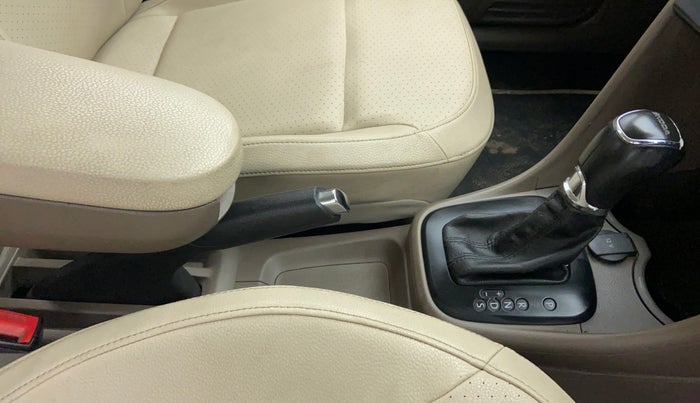 2016 Skoda Rapid 1.6 MPI STYLE PLUS AT, Petrol, Automatic, 1,25,533 km, Gear Lever