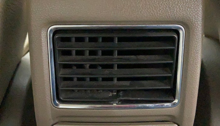 2016 Skoda Rapid 1.6 MPI STYLE PLUS AT, Petrol, Automatic, 1,25,533 km, Rear Ac