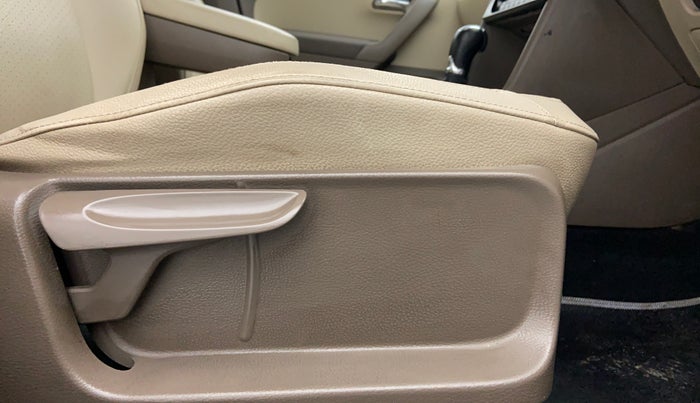 2016 Skoda Rapid 1.6 MPI STYLE PLUS AT, Petrol, Automatic, 1,25,533 km, Driver Side Adjustment Panel