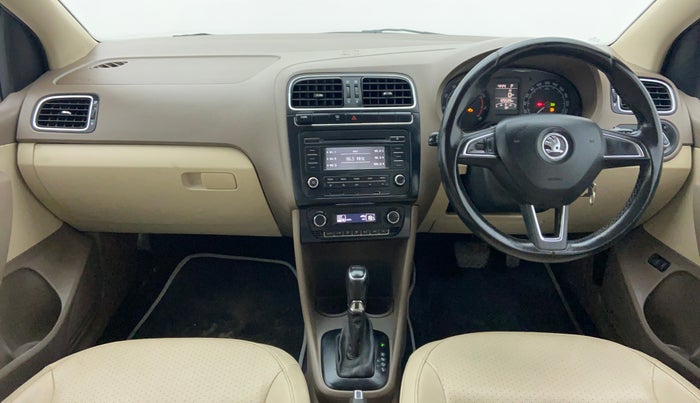 2016 Skoda Rapid 1.6 MPI STYLE PLUS AT, Petrol, Automatic, 1,25,533 km, Dashboard View