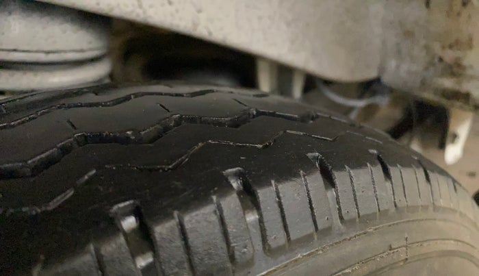 2023 Maruti Eeco 5 STR AC CNG, CNG, Manual, 70,729 km, Right Rear Tyre Tread