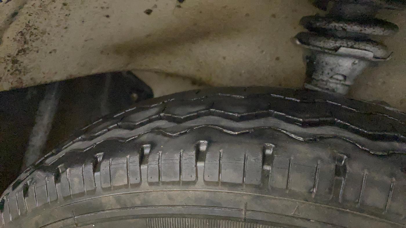 2023 Maruti Eeco 5 STR AC CNG, CNG, Manual, 70,729 km, Right Front Tyre Tread