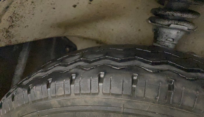 2023 Maruti Eeco 5 STR AC CNG, CNG, Manual, 70,729 km, Right Front Tyre Tread