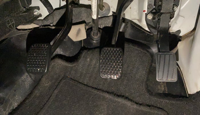 2023 Maruti Eeco 5 STR AC CNG, CNG, Manual, 70,729 km, Pedals