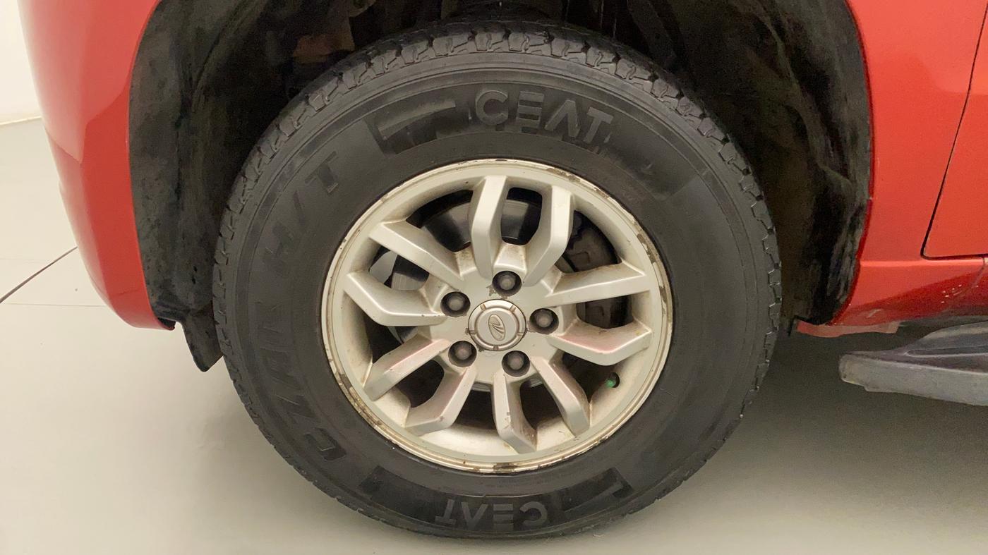 2016 Mahindra TUV300 T8 AMT, Diesel, Automatic, 63,015 km, Left Front Wheel