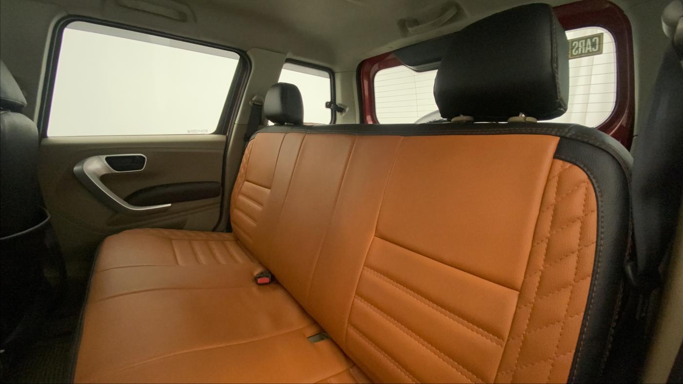 2016 Mahindra TUV300 T8 AMT, Diesel, Automatic, 63,015 km, Right Side Rear Door Cabin