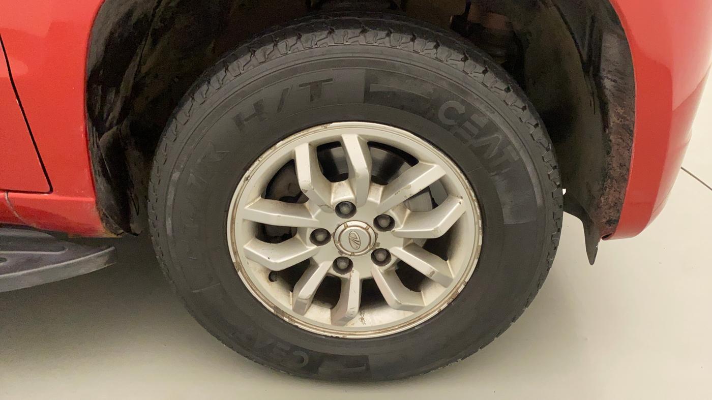 2016 Mahindra TUV300 T8 AMT, Diesel, Automatic, 63,015 km, Right Front Wheel