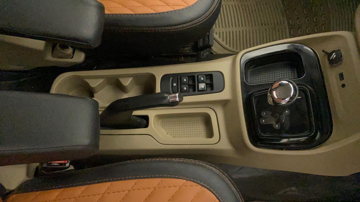 2016 Mahindra TUV300 T8 AMT, Diesel, Automatic, 63,015 km, Gear Lever